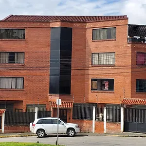 Departamento En Cuenca, 3 Y Parqueo Gratis Cuenca